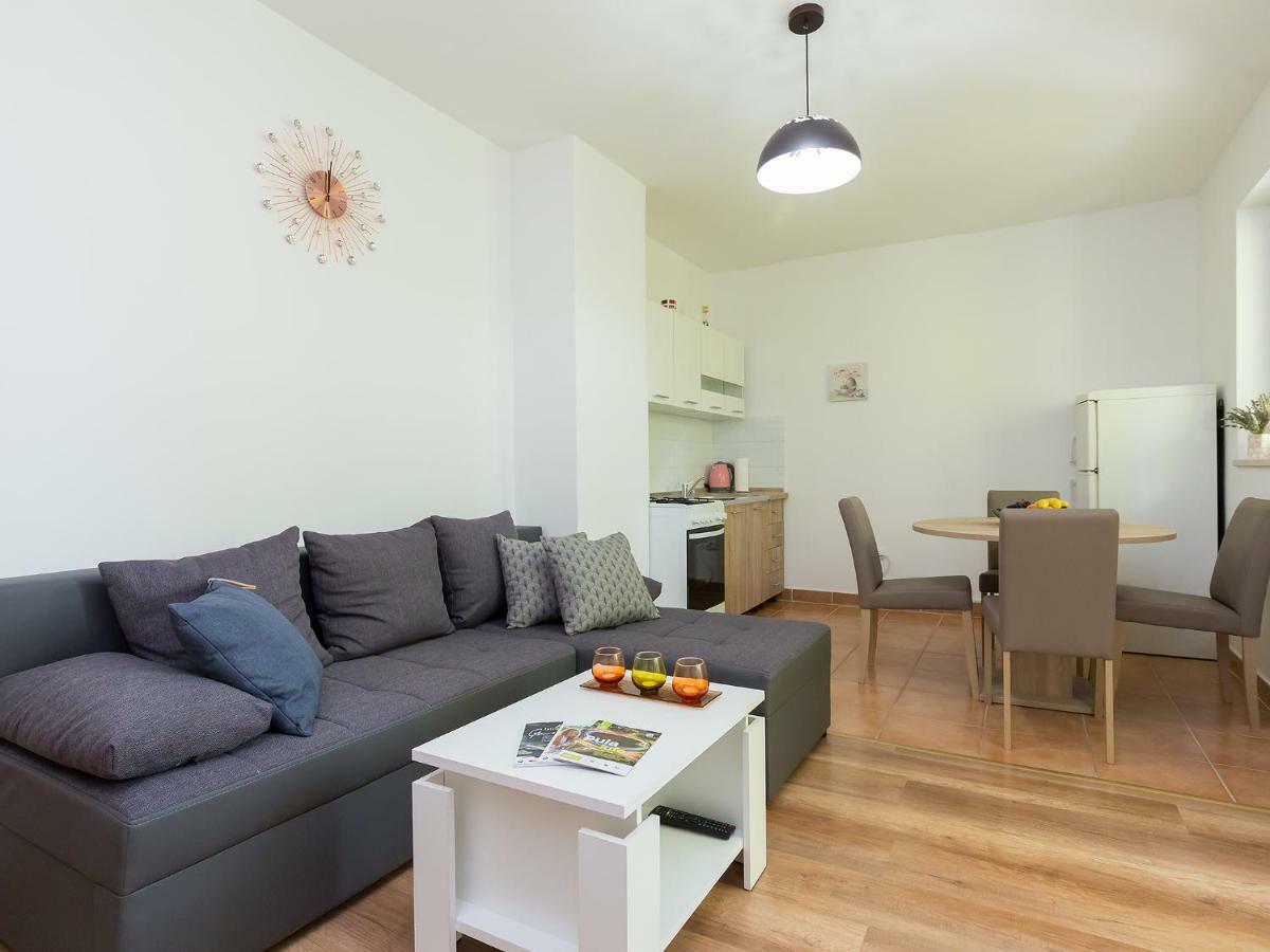 Apartment Lory'S Place Пула Екстер'єр фото