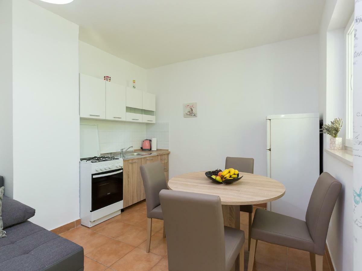 Apartment Lory'S Place Пула Екстер'єр фото