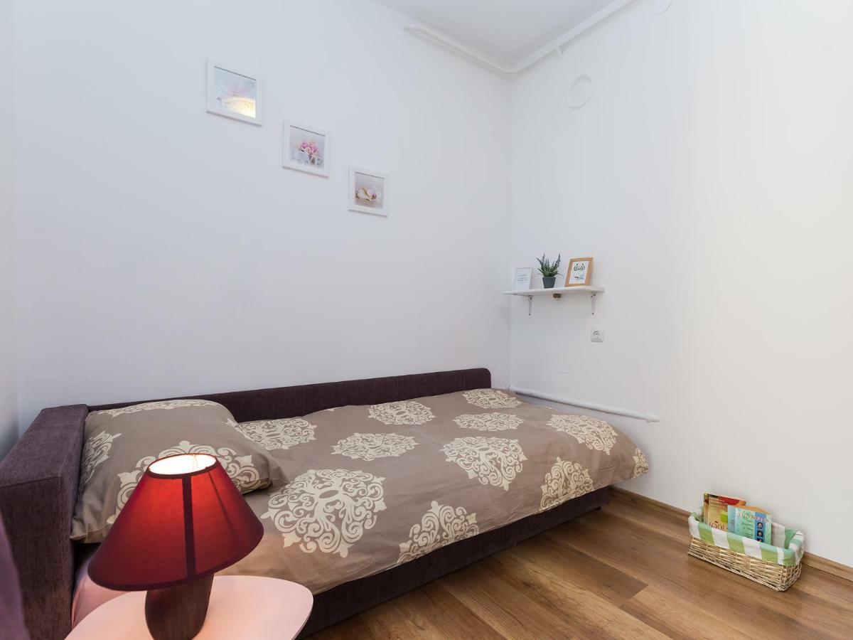 Apartment Lory'S Place Пула Екстер'єр фото