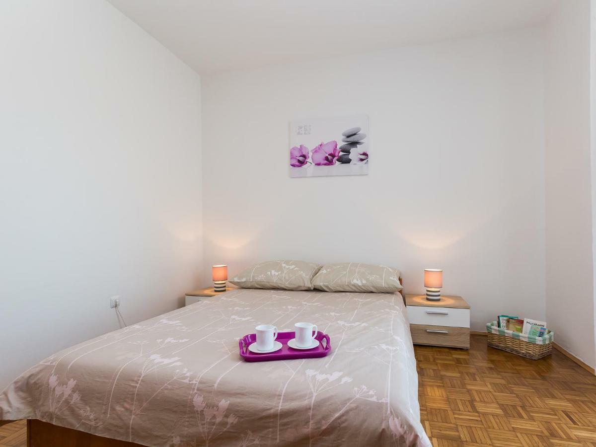 Apartment Lory'S Place Пула Екстер'єр фото