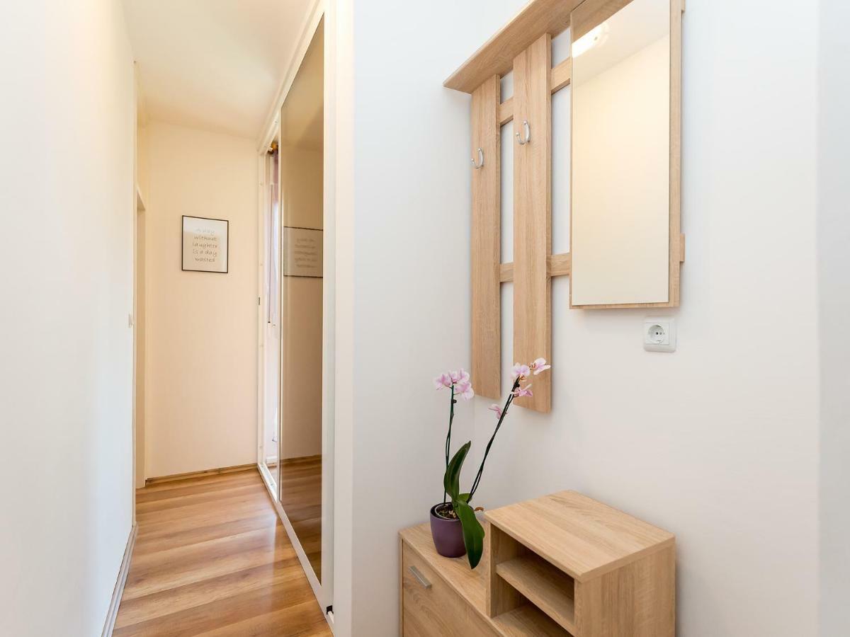 Apartment Lory'S Place Пула Екстер'єр фото