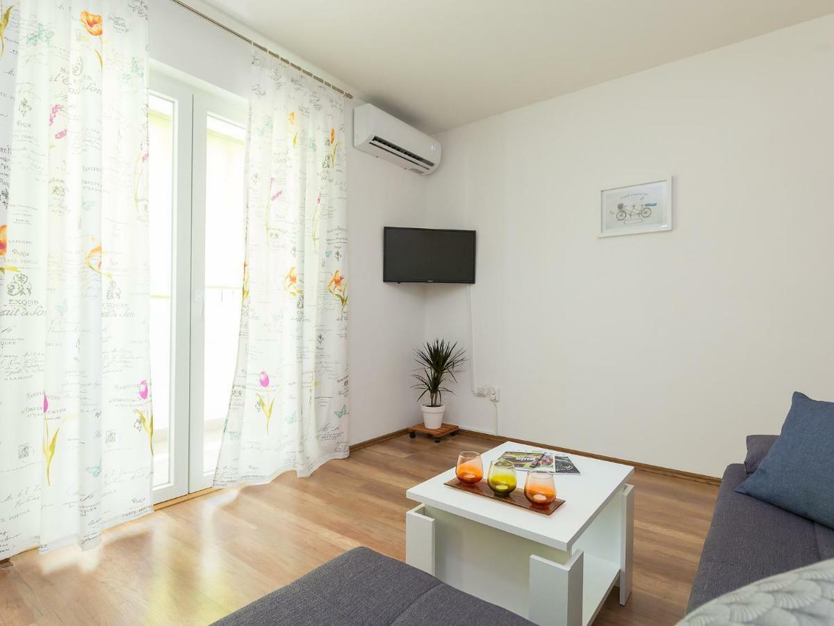 Apartment Lory'S Place Пула Екстер'єр фото